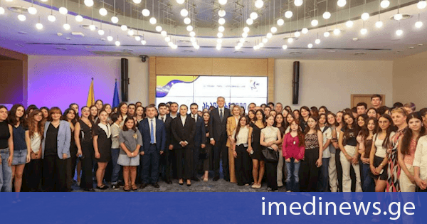 აჭარის მთავრობის თავმჯდომარე ახალგაზრდობის საერთაშორისო დღესთან დაკავშირებით გამართულ ფორუმს დაესწრო
