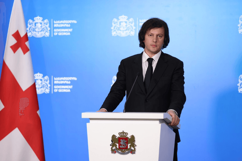 პრემიერი: რუსოფობიური კამპანიის გაჩაღების არაერთი მცდელობა ჰქონდათ 2022 წლის შემდეგ, იგივე ადამიანები იყვნენ ამაში ჩართული, ვინც 2009-2010-2011 წლებში მიესალმებოდნენ საქართველოში რუსულ ფულს, ასეთი აღქმა მაქვს, რომ საქართველოს ტერიტორიების ოკუპაცია განხორციელდა თურმე სინამდვილეში უკრაინის ტერიტორიების ოკუპაციის შემდეგ, ბუნებრივია პასუხი ამაზე არ აქვთ, შესაბამისად დუმს სააკაშვილი, დუმან NGO-ები და პარტიული ტელევიზიები