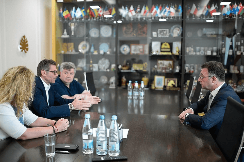 დავით სონღულაშვილი საკვები პროდუქტების მწარმოებელი გერმანული კომპანიის „Develey“ და „მარნეულის სასურსათო ქარხნის“ მფლობელებს შეხვდა