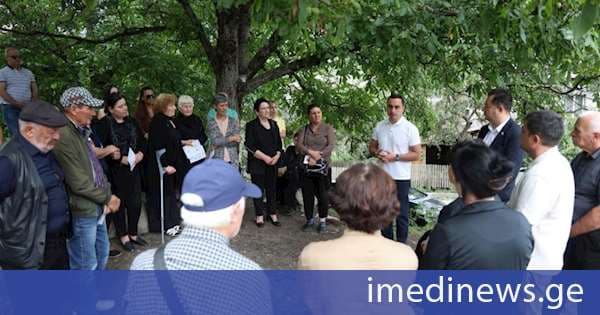 გიორგი ჯინჭარაძე სამეგრელო-ზემო სვანეთის რეგიონში ჭუბერსა და ლატალში მცხოვრებ აფხაზეთიდან დევნილ მოსახლეობას შეხვდა