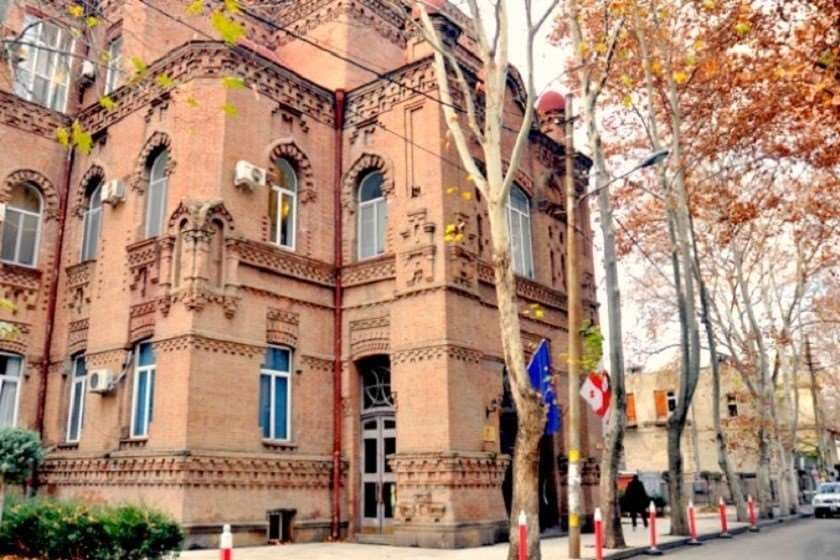 განათლების სამინისტრო: რუსთაველის გამზირზე მიმდინარე სარეაბილიტაციო სამუშაოების გათვალისწინებით, თბილისის N47 საჯარო სკოლა და თბილისის კლასიკური გიმნაზია 15 სექტემბერს სასწავლო პროცესს ჰიბრიდულ ფორმატში დაიწყებენ