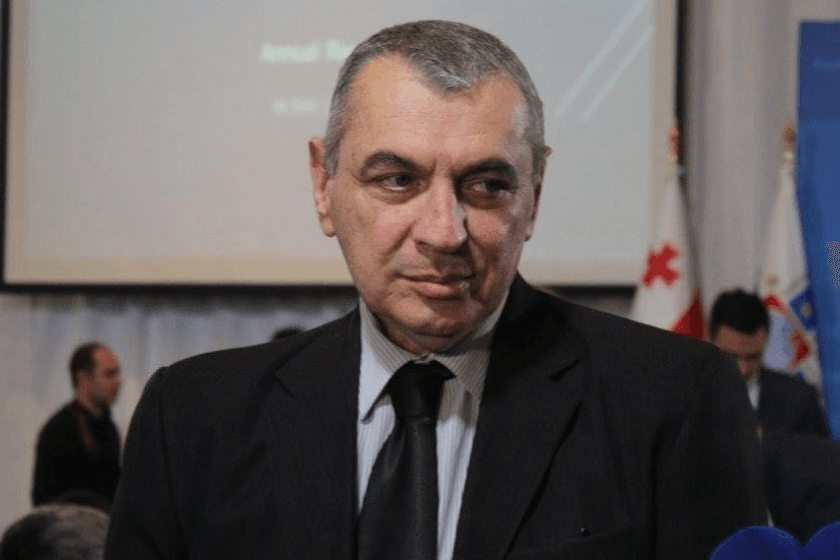 დავით ზურაბიშვილი: არაფორმალურ დონეზე ჩერგოლეიშვილის ძალაუფლება იყო გაცილებით მეტი, ვიდრე მინისტრთა კაბინეტის აბსოლუტური უმრავლესობის. ხანდახან თვითონაც წამოსცდება ხოლმე უნებურად, იტყვის: „შევედი მიშასთან და ვუთხარი“ ან „გიგის დავურეკე და გამოვართვი ავტობუსები“. ახლა აბოლებს ახალგაზრდებს, თითქოს ერთი ფრილანსერი იდეალისტი იყო წარსულში