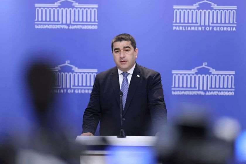 შალვა პაპუაშვილი ისლანდიაში ჩატარებულ რეფერენდუმზე: ეს არის კრახი ბრიუსელის დღევანდელი პოლიტიკური ხელმძღვანელობისა, რომ ქვეყანა, რომელიც არის ინტეგრაციის ძალიან მაღალ დონეზე ევროკავშირთან, არის ნატოს წევრი, ამ ქვეყნის მოსახლეობას არ უნდა წევრობა კი არა, მოლაპარაკების განახლებაც კი, აქაც კი რისკს ხედავენ. ეს არის ის შედეგი, რომელსაც ჩვენ ვწინასწარმეტყველებდით