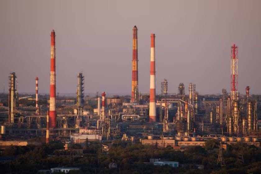 Reuters: რუსეთი 2026 წლის ნავთობის მოპოვების პროგნოზს 17-წლიან მინიმუმამდე ამცირებს