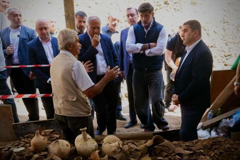 კულტურის მინისტრის მოვალეობის შემსრულებელი: რუსთაველის გამზირზე გამოვლენილი არქეოლოგიური მასალა საქართველოს ეროვნულ მუზეუმში იქნება გადატანილი, სადაც მისი მეცნიერული კვლევა გაგრძელდება, შემდგომში კი ამ ექსპონატებს ეროვნული მუზეუმის საგამოფენო სივრცეებში ვიხილავთ