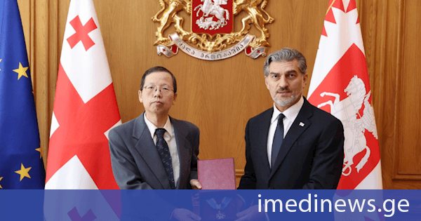მიხეილ ყაველაშვილმა ჩინეთის სახალხო რესპუბლიკის ყოფილ ელჩს საქართველოში, ოქროს საწმისის ორდენი გადასცა