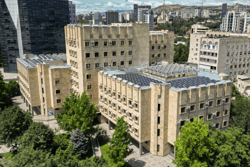 „ელიზბარაშვილი იყო შეიარაღებული და ცდილობდა რესტორანში შეჭრას. განაგრძობდა მუქარას და გინებას დაზარალებულების მისამართით“ - პროკურატურა თამაზ ელიზბარაშვილის საქმეზე დეტალებს და ვიდეომასალას ასაჯაროებს