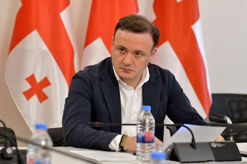 ირაკლი ზარქუა: რაც დღეს გერმანიას სჭირს, ეს არის გერმანიის კანცლერის, მერცის პოლიტიკის პირდაპირი დამსახურება. როდესაც უცხო ქვეყნის ინტერესებს ატარებ, მერე დაგემართება ის, რაც დაემართა - არჩევნები მოახლოებულია და ვინც პოლიტიკური კონკურენტები არიან, თურმე, უნდა დააჭერინონ ან საერთოდ აკრძალონ