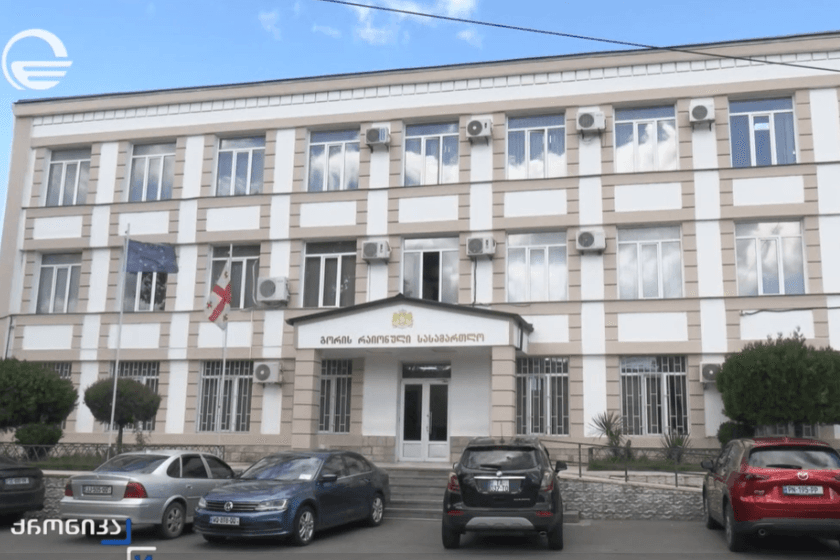 საჯარო სივრცეში შეურაცხყოფის გამო, მოქალაქე გორის რაიონულმა სასამართლომ სამართალდამრღვევად ცნო და სიტყვიერი გაფრთხილება მისცა
