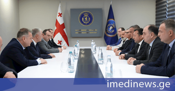 ფინანსთა მინისტრმა საგამოძიებო სამსახურის ახალი ხელმძღვანელი მერაბ გამყრელიძე, უწყების თანამშრომლებს წარუდგინა