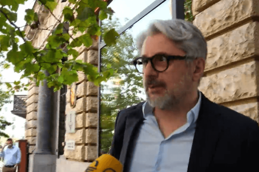 „ქრონიკის“ ექსკლუზიური ინფორმაციით, ნიკა გვარამია და ზურა ჯაფარიძე ნორვეგიის ელჩს ფარულად შეხვდნენ, როგორც ირკვევა ინიციატორი თავად დიპლომატი იყო: იმის პოზიცია, როგორი იყო და მე რა ვუთხარი ხომ არ მოგიყვებით?! დახურული შეხვედრაა