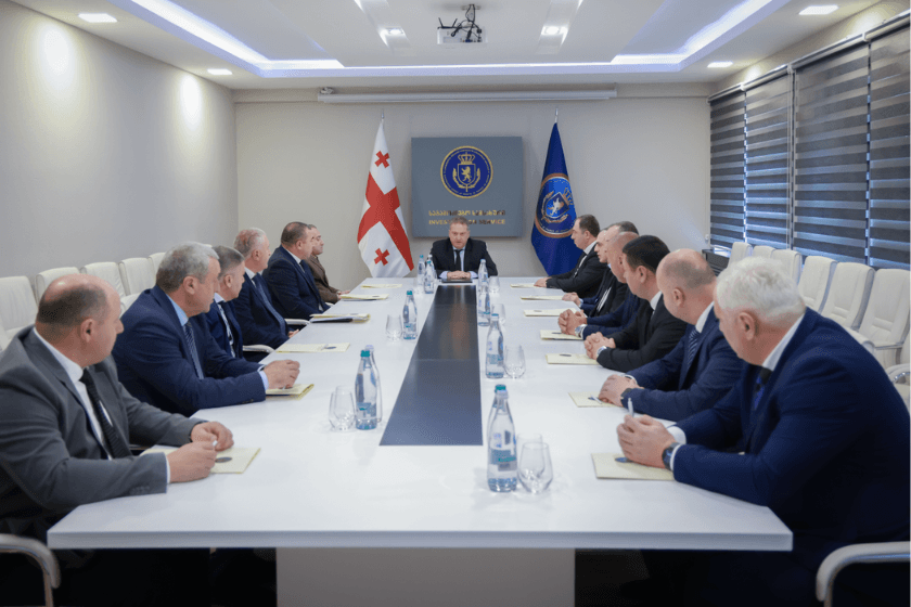 მერაბ გამყრელიძე რეგიონული სამმართველოების ხელმძღვანელებს შეხვდა