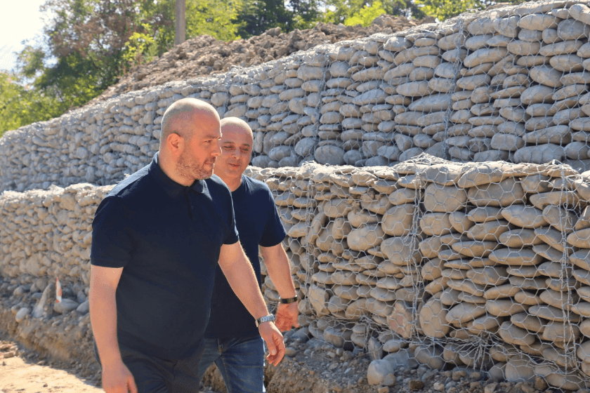 გორის მუნიციპალიტეტის სოფელ ბერშუეთში შიდა საუბნო გზის რეაბილიტაცია მიმდინარეობს