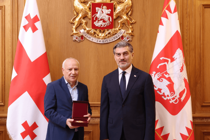 საქართველოს პრეზიდენტმა მედიცინის მეცნიერებათა დოქტორი, პროფესორი ნუგზარ უბერი ბრწყინვალების ორდენით დააჯილდოვა