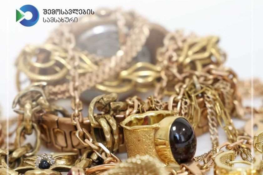 მებაჟე ოფიცრებმა დიდი ოდენობით არადეკლარირებული ოქროს ნაკეთობების შემოტანის ფაქტები აღკვეთეს