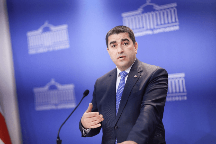შალვა პაპუაშვილი: დღეს სამწუხაროდ, ასე უყურებს ბრიუსელი, რომ კანდიდატი ქვეყნები არიან მენიუში, რომელზეც იღებენ გადაწყვეტილებას ისინი, ვინც სხედან მაგიდასთან. ასე უყურებენ ამას ის უსამშობლო საქართველოს მოქალაქეები, რომლების მიზანიც არის, რომ როგორმე აღმოვჩნდეთ მენიუში და ვინ როგორ შეგვახრამუნებს, მაგას უნდა დავაკვირდეთ ჩვენ