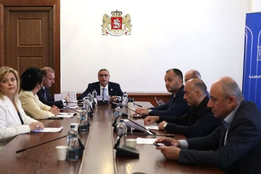 საპროცედურო საკითხთა კომიტეტმა მაია ბითაძის ადგილმონაცვლის, ქეთევან ხუროძის პარლამენტის წევრის უფლებამოსილების ცნობის საკითხს მხარი დაუჭირა