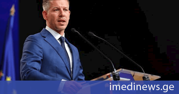 პეტერ მადიარს ღვინო შეასხეს