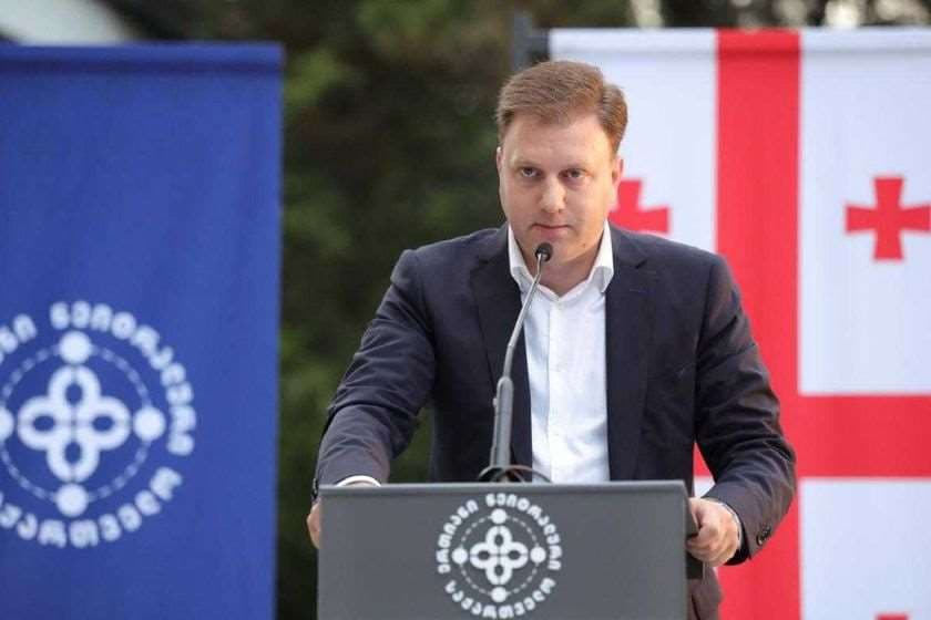 ვატო შაქარიშვილი: გიორგი გველესიანმა მწარე რეალობას შეაჯახა ისინი, ვინც დაიჯერა, რომ უმცირესობამ მოახერხა უმრავლესობაზე სამუდამოდ გაბატონება - მან გაიხსენა ვითარება, როდესაც შიგევროპელები ცნობადი სახეებისგან „შიგევროპელობის“ საჯარო დადასტურებას ითხოვდნენ