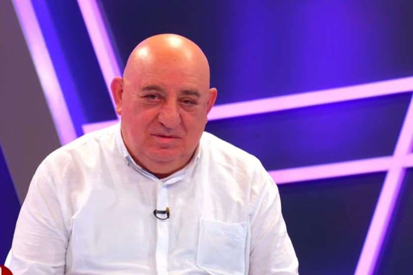 ვალერი გელბახიანი: თვითონ ქოლცენტრის ხელმძღვანელები ამბობენ, რომ ელისო კილაძე გვყავდა დაქირავებული, ვუხდიდით ხელფასს, თვეში 5500 დოლარს, რომელსაც ელისო კილაძე ხელფასის სახით ურიგებდა მის ჟურნალისტებს „ქრონიკა+“-ში