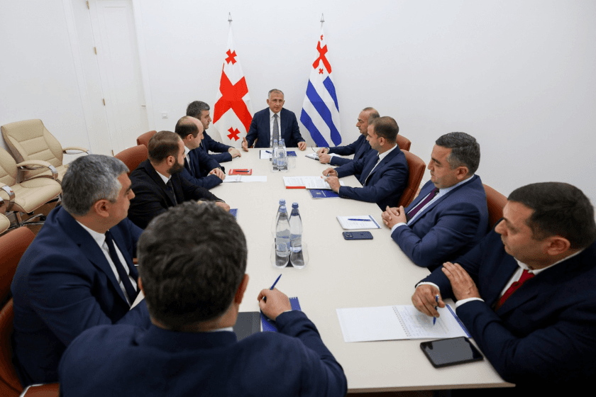 აჭარის მთავრობის თავმჯდომარემ სამუშაო შეხვედრაზე რეგიონის ტერიტორიაზე 19-20 სექტემბერს მოსული უხვი ნალექით გამოწვეული შედეგების სალიკვიდაციო ღონისძიებები განიხილა