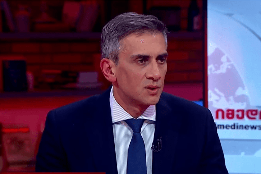 გიორგი კახიანი: ვიზიტი, რომელიც პარლამენტის თავმჯდომარეს აქვს ძალიან მნიშვნელოვანია. ჩვენ ვიმყოფებით დეზინფორმაციასთან ბრძოლის პროცესში. ქვეყნის შიგნით დიდი ძალისხმევაც არ გვჭირდება, რომ ამას გავუმკლავდეთ იმიტომ, რომ საზოგადოება კარგად ერკვევა ამ პროცესებში მაგრამ ფაქტია, რომ ამან ქვეყნის გარეთ შეგვიქმნა პრობლემები. შეხვედრებზეც კი ითქვა, რომ ბევრი რამე მათ არ იცოდნენ. სხვადასხვა საკითხებზე მათ განსხვავებული წარმოდგენა ჰქონდათ და ნახეს, რომ სინამდვილეში ყველაფერი სხვაგვარად არის