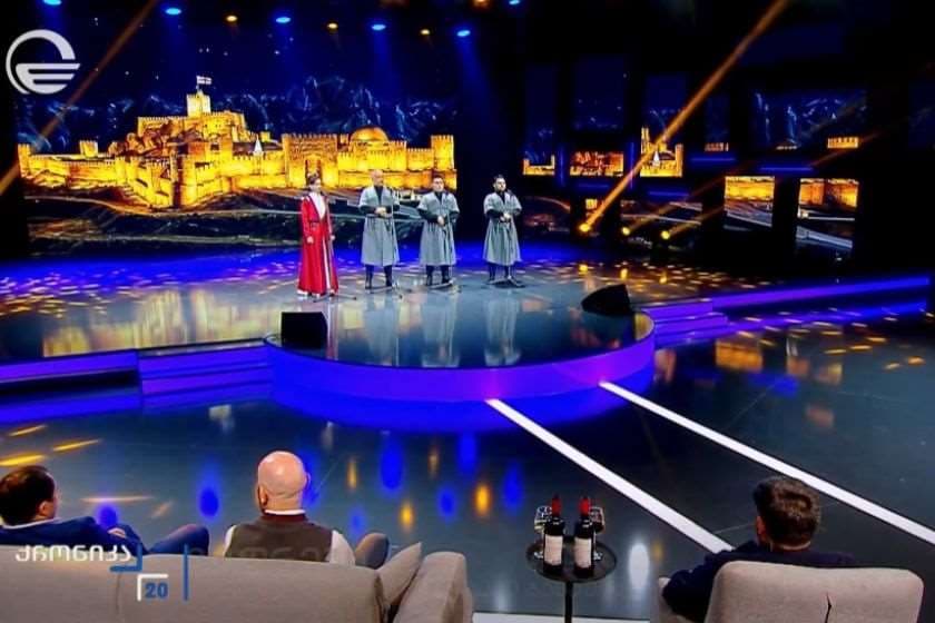 „მიმღერეს“ შემქმნელებისგან „იმედზე“ ყოველ პარასკევს განახლებული პროექტი - „ქართული ხალხური“ გავა. „ქრონიკის“ სიუჟეტი
