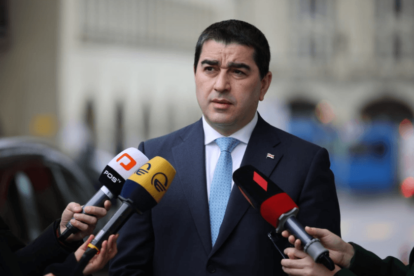 შალვა პაპუაშვილი: ვნახეთ ფეხბურთელებზე თავდასხმა პოლიტიკური მოტივაციით - ფაშიზმი სხვა რამ კი არ არის, ეს არის ადამიანების გამოყოფა გარკვეული ნიშნით, ამ ნიშნით ცალკეული ჯგუფისთვის მიკუთვნება და შემდეგ ამ ჯგუფზე თავდასხმა