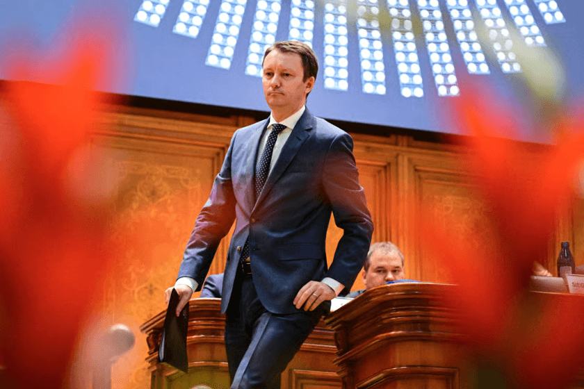 POLITICO: რუმინეთის პარლამენტმა მთავრობის ახალ შემადგენლობას ნდობა არ გამოუცხადა. ქვეყანაში პოლიტიკური კრიზისი ღრმავდება