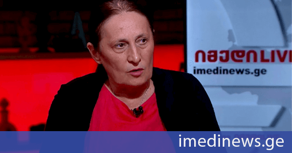 ლელა რაზიკაშვილი: მახსენდება, 14 წლის წინ ამ დროს რა ხდებოდა საქართველოში. გათენებამდე დავდიოდით ქუჩაში, ვერ შევდიოდით სახლში. ერთმანეთს ვეხვეოდით სრულიად უცხო ადამიანები. ეს არ შეიძლება გამოწვეული იყოს მხოლოდ შენი საყვარელი პოლიტიკური ძალის გამარჯვებით. ძალიან ბევრ ადამიანს ჰქონდა ფიზიკურად გადარჩენის სიხარული