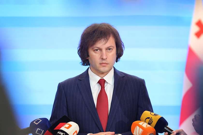 პრემიერი: 2012 წლამდე ეკონომიკური კუთხით იყო  უმძიმესი მდგომარეობა, მაშინდელი ეკონომიკა იყო დაახლოებით 4-ჯერ ნაკლები დღევანდელზე, უმუშევრობა დაახლოებით 2-ჯერ მეტი, სიღარიბის ზღვარს მიღმა ცხოვრობდა 1 120 000-ზე მეტი ადამიანი, ბიზნესის რეკეტს ამართლებდნენ ეკონომიკური ინტერესებით, წარმოიგინეთ რა დონის ფარსთან გვქონდა საქმე