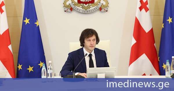 ირაკლი კობახიძე: ჭიათურა ძალიან კომპლექსური საკითხია და მარტო მიმდინარე წელს ათზე მეტი შეხვედრა მქონდა კონკრეტულად ჭიათურის თემებზე, მაღაროელების პრობლემებთან დაკავშირებით, პრობლემები რჩება და ამაზე ზრუნვა მომავალშიც უნდა გაგრძელდეს