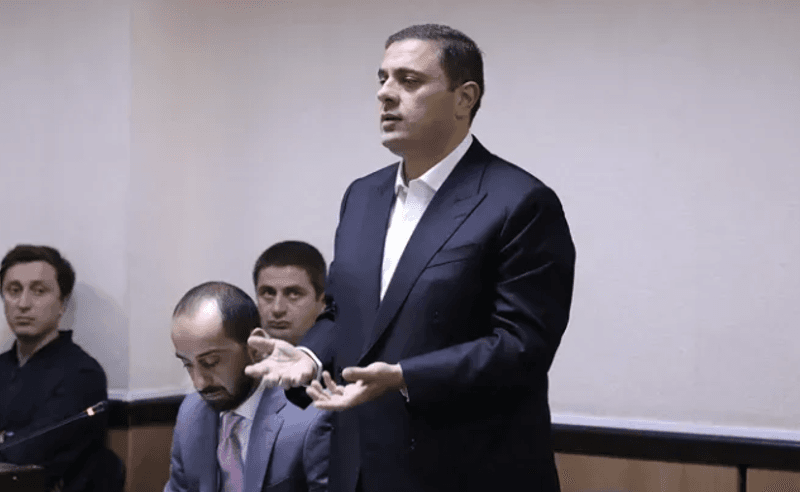 რომეო მიქაუტაძის დაკითხვა დასრულდა - ბოლო ცნობები სასამართლოდან