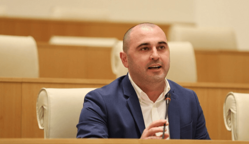 ლევან ხაბეიშვილი ელენე ხოშტარიას უშიშარ მებრძოლს უწოდებს და სრულ სოლიდარობას უცხადებს