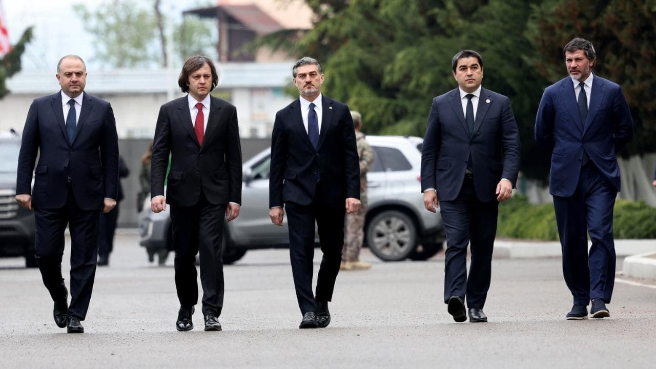მაღალჩინოსნების მოადგილეები ფულად დანამატებსა და პრემიებს მიიღებენ - კანონპროექტი - Netgazeti
