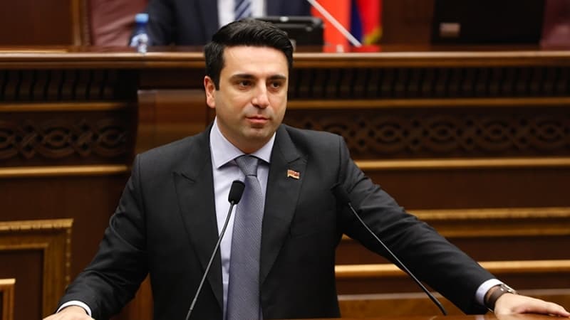 "მობილიზაციისგან გაქცეულ რუსებს სომხეთში დაბრკოლება არ შეექმნებათ" - სიმონიანი - Netgazeti