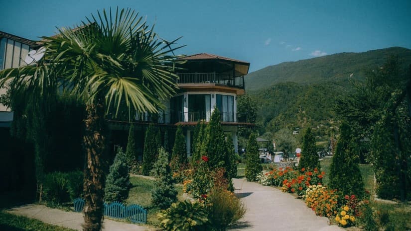 ივლისის მეორე ნახევარსა და აგვისტოში სრული დატვირთვით ვმუშაობთ - სასტუმრო "ციბენა" რაჭაში