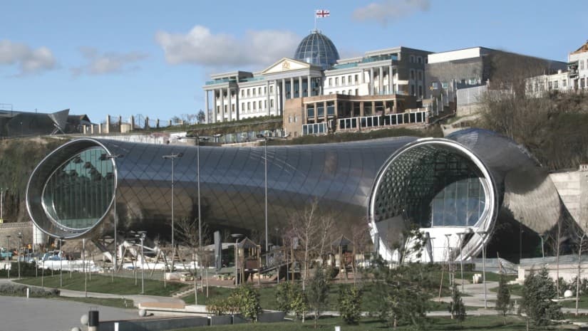 "ეს იქნება კულტურული უკანდახევა" - Studio Fuksas-ი რიყის დოქების დემონტაჟის შეჩერებას ითხოვს