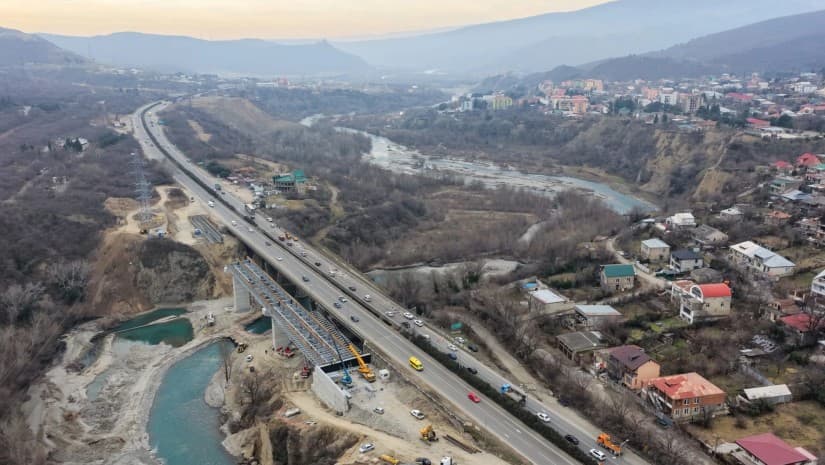არაგვის ხიდზე სატვირთო ავტომობილების მოძრაობა ერთი მიმართულებით დროებით ალტერნატიულ მარშრუტზე გადაერთვება