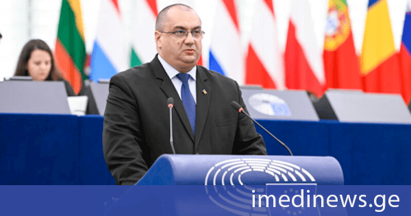 ევროპარლამენტარმა კრისტიან ტერჰესმა ილია მეორის ხსოვნას ევროპარლამენტის სხდომაზე პატივი მიაგო: ვიხსენებ პატრიარქ ილია II-ის ხსოვნას, რათა მისი რწმენისა და სიმამაცის ნათელი მაგალითი მარადიულად დარჩეს