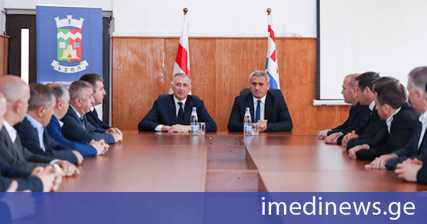ზურაბ პატარაძემ ხულოს მუნიციპალიტეტის მერიასა და საკრებულოში შეხვედრები გამართა