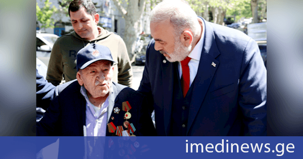ვეტერანების საქმეთა სახელმწიფო სამსახურის დირექტორმა, გენერალ-მაიორმა კობა კობალაძემ მეორე მსოფლიო ომის მონაწილის, მელიტონ ქანთარიას ბიუსტი ყვავილებით შეამკო და ვეტერანებს ფაშიზმზე გამარჯვების დღე მიულოცა