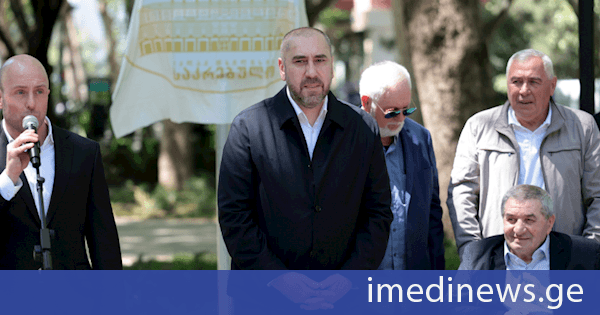 თბილისის „დინამოს“ მიერ თასების მფლობელთა თასის მოპოვების 45 წლის იუბილესთან დაკავშირებით დედაქალაქში 13 მაისის სახელობის სკვერი გაიხსნა