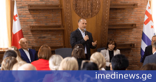 გივი მიქანაძე ქედის მუნიციპალიტეტის საჯარო სკოლების მოსწავლეთა მშობლებს შეხვდა