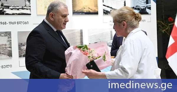 რესპუბლიკურ საავადმყოფოში ექთნების საერთაშორისო კვირეული აღინიშნა - ჯანდაცვის მინისტრმა მედპერსონალს მადლობის სიგელები გადასცა