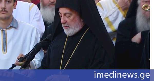 მსოფლიოს საპატრიარქოს წარმომადგენელი შიო მესამეს: გწამდეთ, რომ თქვენთან არის მისი ყოვლად უწმინდესობის პატრიარქ ბართლომეოსის ძმური სიყვარული და ლოცვები. ქრისტე აღსდგა! აქსიოს თქვენო უწმინდესობავ და უნეტარესობავ!