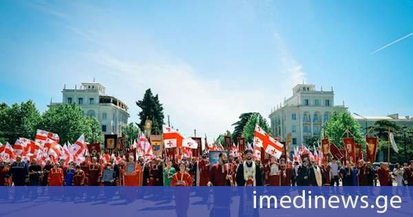 რუსთავში ოჯახის სიწმინდისა და მშობლების პატივისცემის დღისადმი მიძღვნილი საზეიმო მსვლელობა გაიმართა