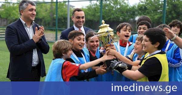 ზუგდიდში ბარამიას ქუჩაზე ახალი საფეხბურთო სტადიონი აშენდა