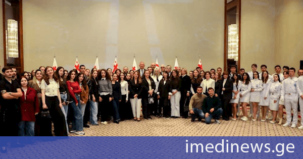აჭარის მთავრობის თავმჯდომარემ სტიპენდიატ სტუდენტებს წარმატება მიულოცა