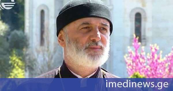 დეკანოზი ანდრია ჯაღმაიძე: დიდი მნიშვნელობა აქვს, რომ მთელმა მსოფლიომ ასევე ნახოს ამ დღესასწაულის აღნიშვნა, რაც საქართველოში ქრისტიანობის სახელმწიფო რელიგიად გამოცხადების 1700 წლისთავს უკავშირდება